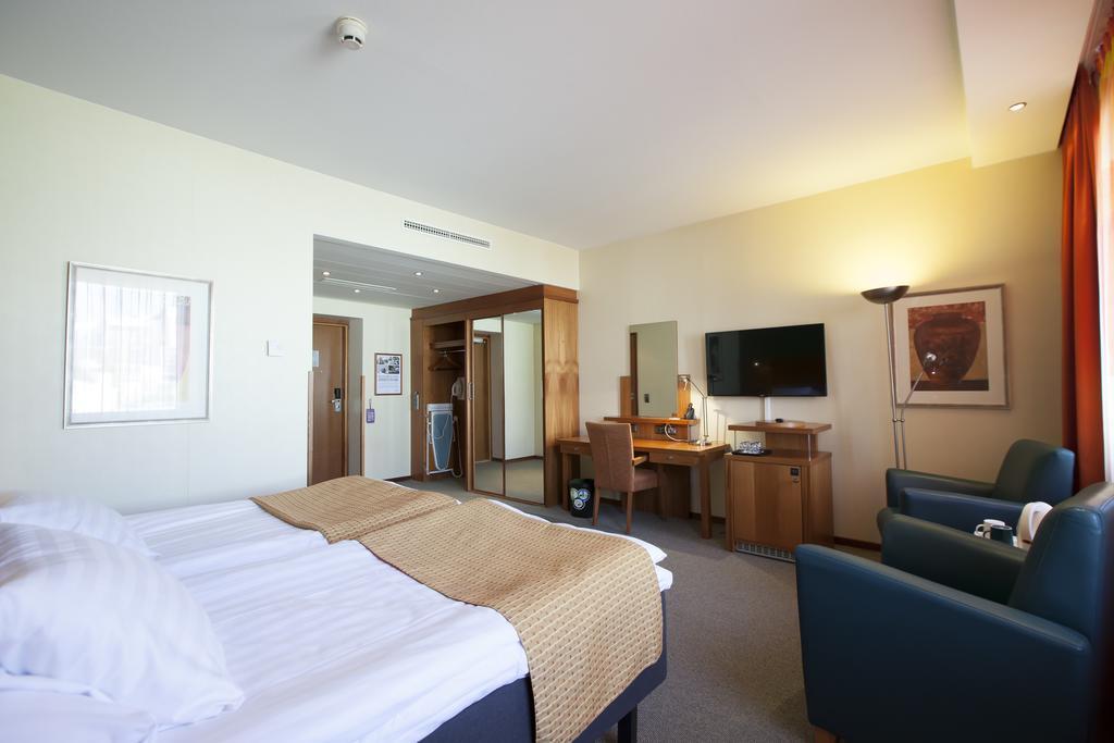Hotel Oscar Варкаус Екстер'єр фото